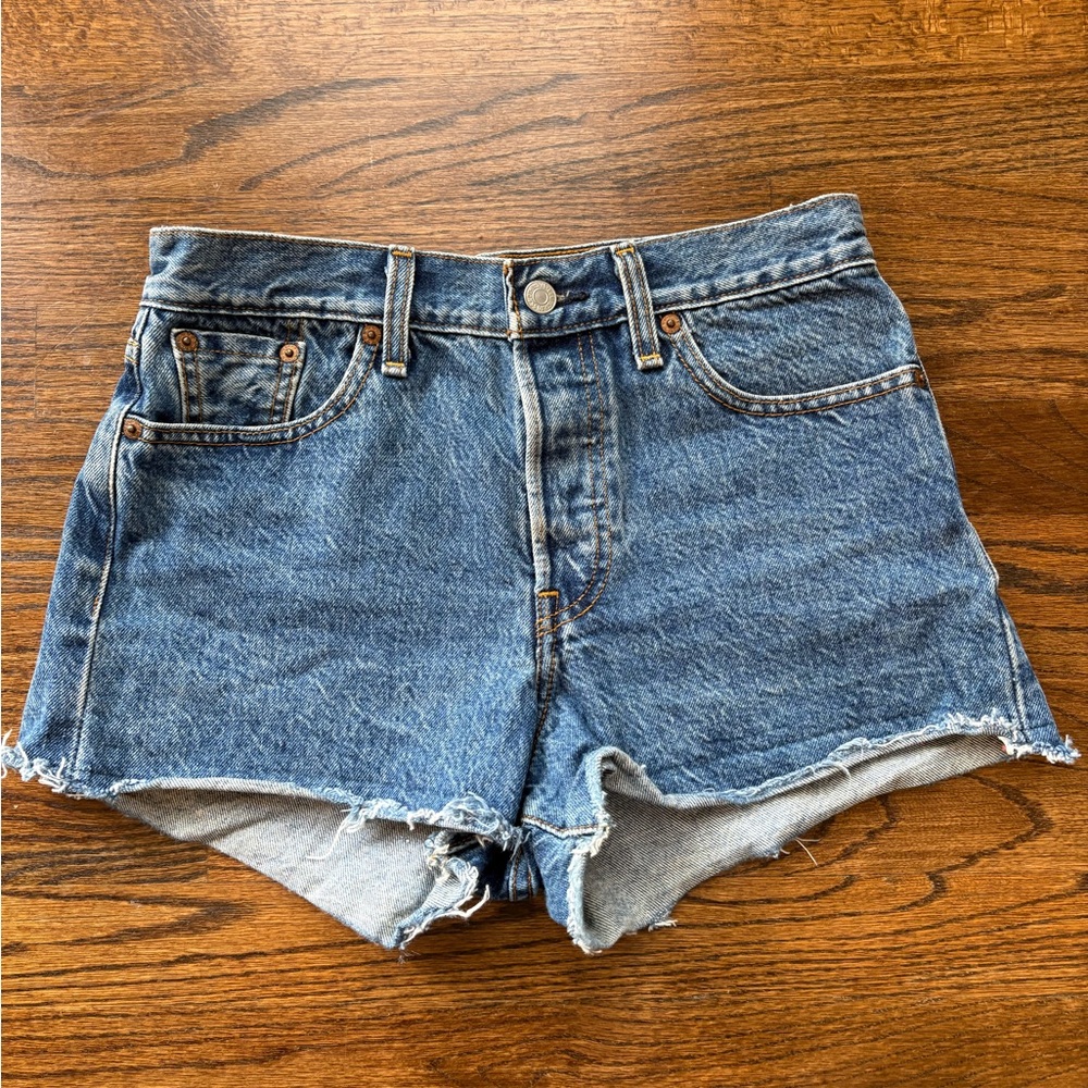 Levi's wedgie high waisted white oak come Denim Shorts size 26